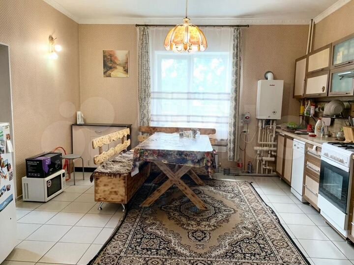 Дом 189,6 м² на участке 4,4 сот.