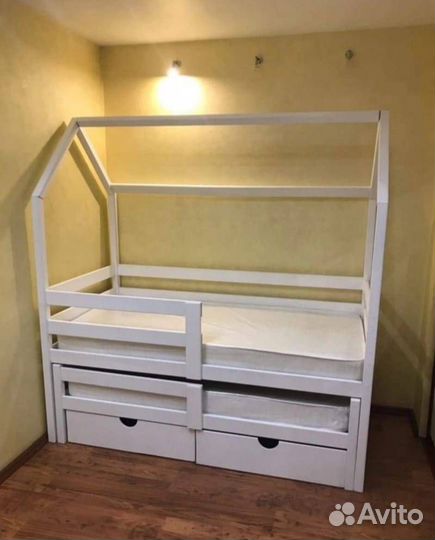 Детская кровать белая из массива березы для 2-х де