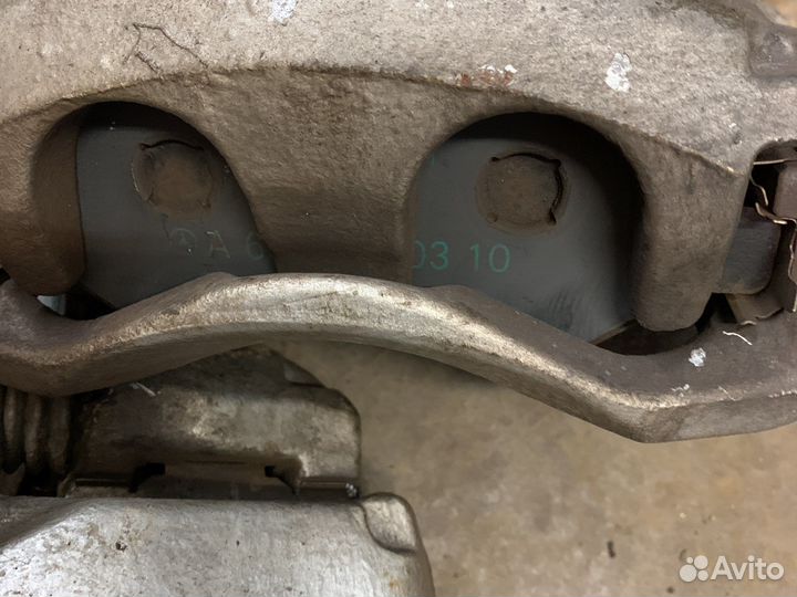 Комплект передних тормозов Мерседес W 639