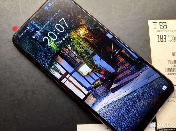 Телефон Honor 10i