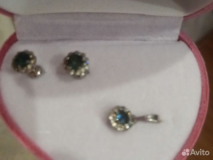 Серебряный набор с голубыми топазами