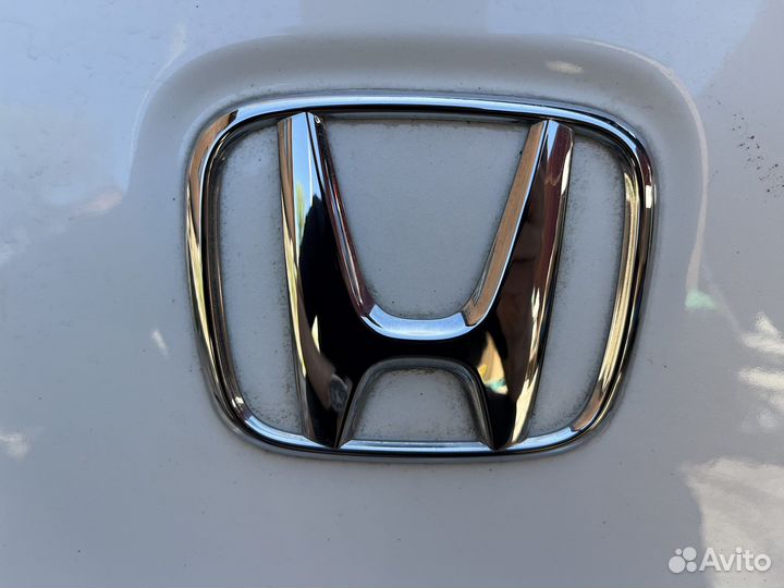 Эмблема Honda Freed