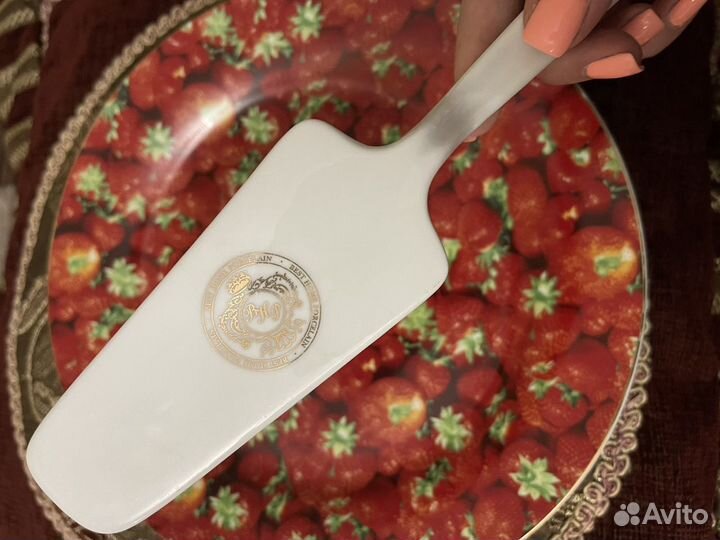 Блюдо с лопаткой