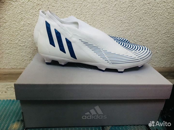 Футбольные бутсы adidas