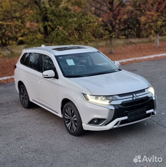 Mitsubishi Outlander 2.0 CVT, 2022, 30 км