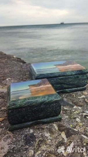 Шкатулка из змеевика с изображением