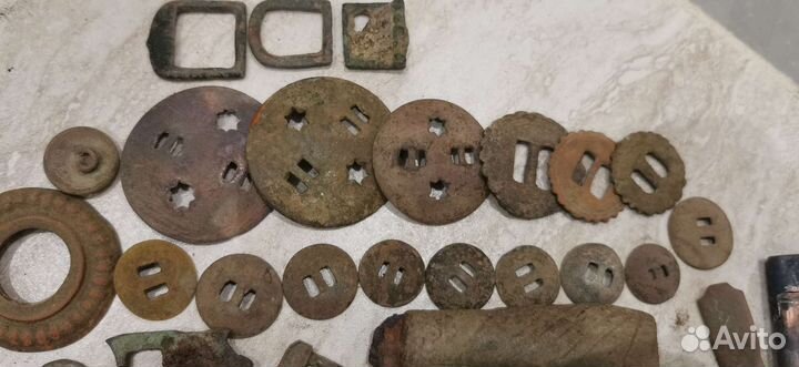 Копанина. Пуговицы, пряжки, зажигалка