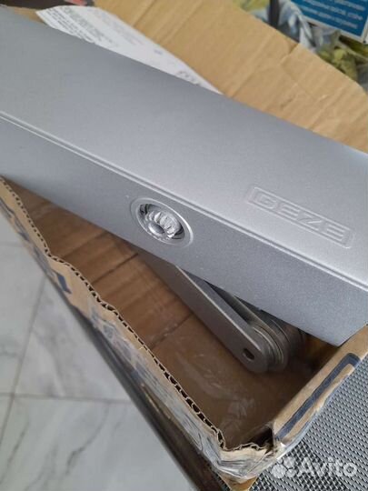 Доводчик двери 