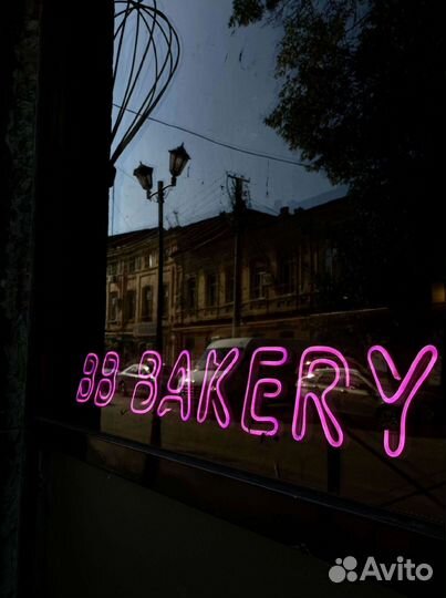 Неоновая вывеска