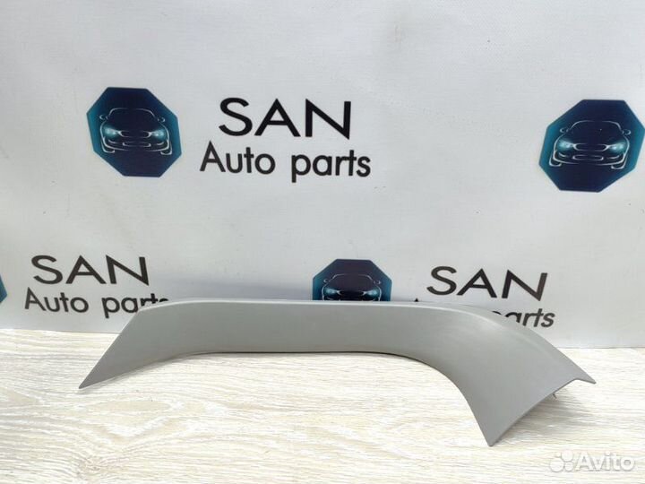 Накладка двери багажника правая Bmw X5 E70 N62B48