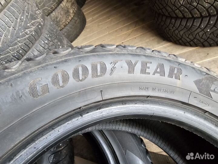 Goodyear UltraGrip Ice Arctic SUV 225/55 R18 102T