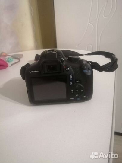 Зеркальный фотоаппарат Canon 1300D