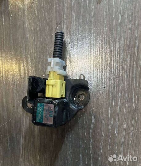 Датчик airbag toyota mark II 110