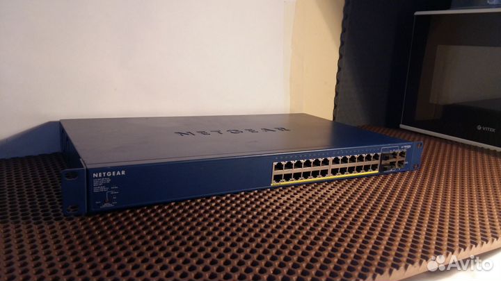 PoE коммутатор Netgear FS728TP