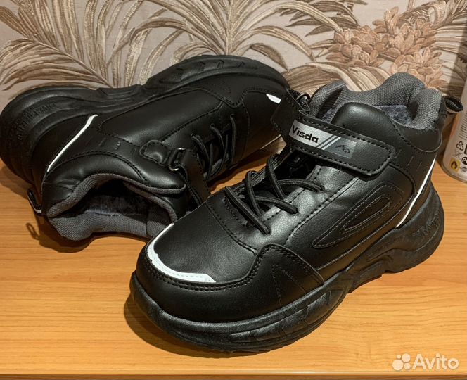 Кроссовки черные на меху (стелька 20,5)