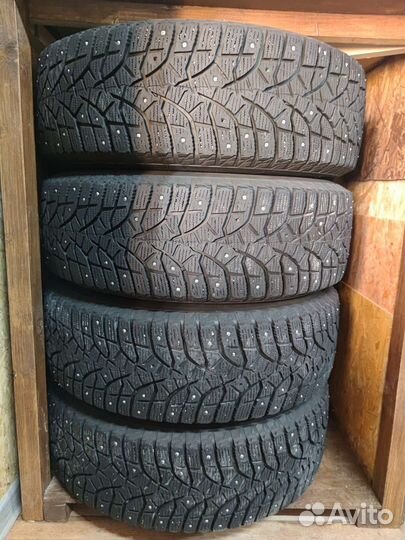 Bridgestone Blizzak Spike-02 SUV 225/65 R17 106T
