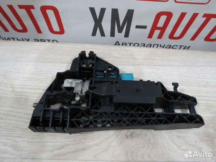 Кронштейн ручки передний правый Audi A7