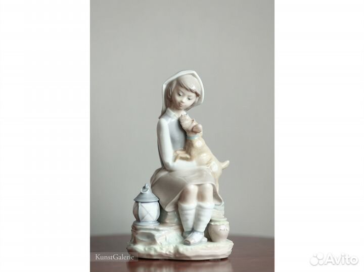 Lladro статуэтка Девочка с фонарём Фарфор