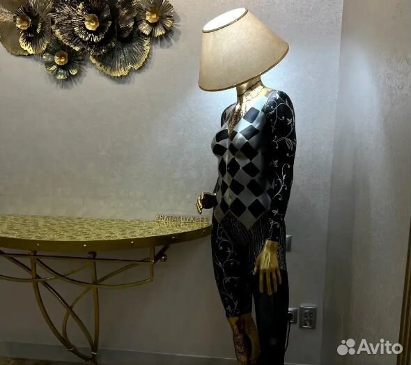 Официант в ресторанный комплекс