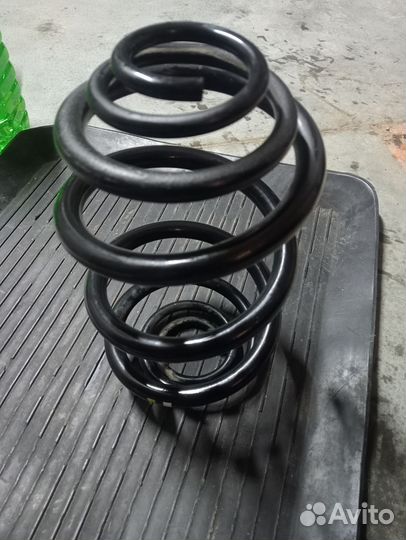 Пружина задняя Опель Виваро