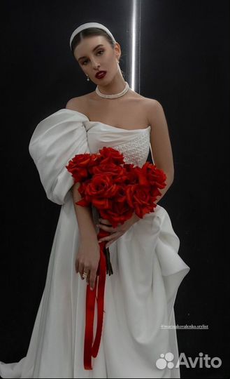 Букет невесты красный