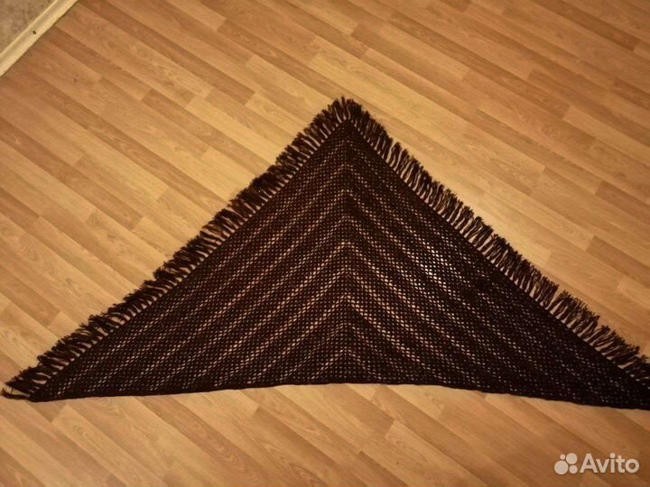 Шаль вязаная. Ручная работа