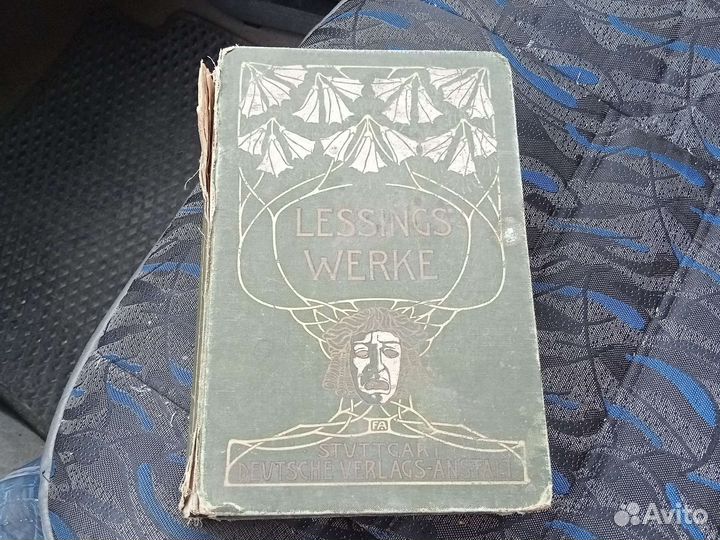 Старинная немецкая книга на готическом шрифте