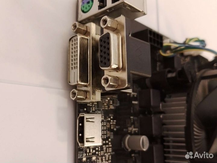 Материнская плата с процессором и памятью