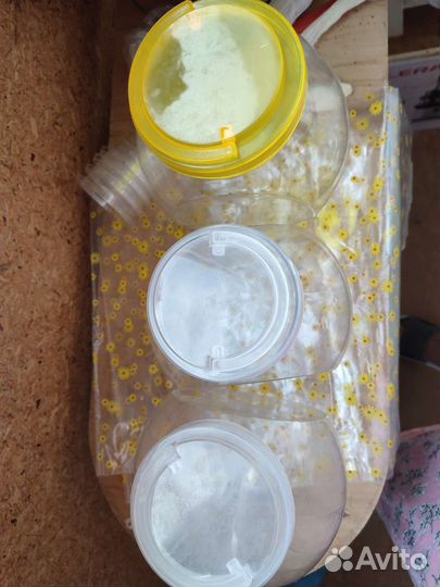 Пластиковые банки с крышкой для хранения