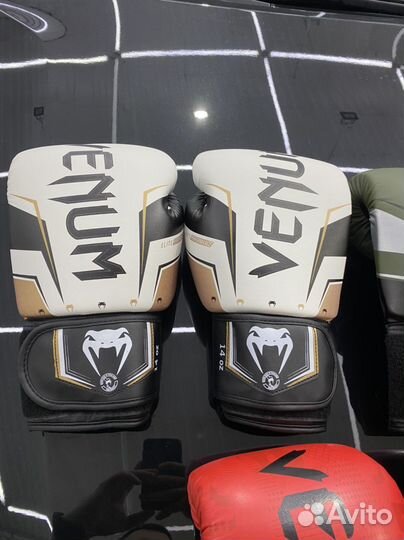 Перчатки боксерские,защита голени,шлем,рашгарды,шо