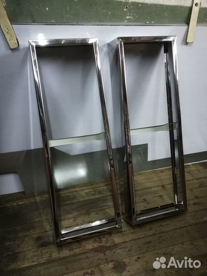 Цветочница на кладбище