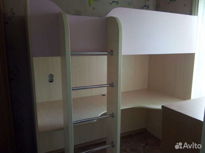 Двухъярусная кровать