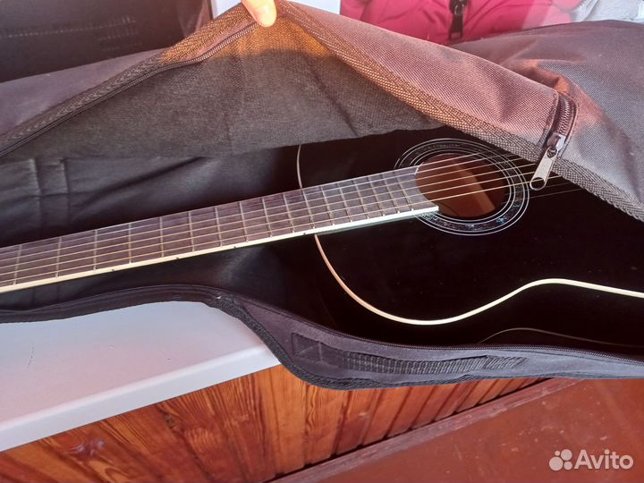Акустическая гитара
