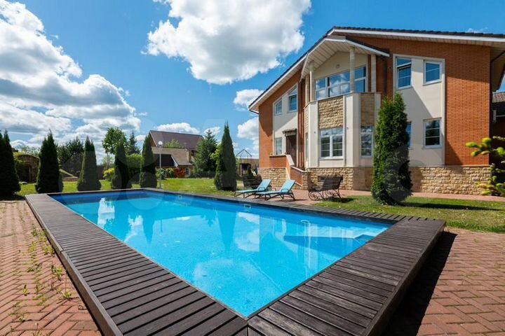 Коттедж 600 м² на участке 50 сот.