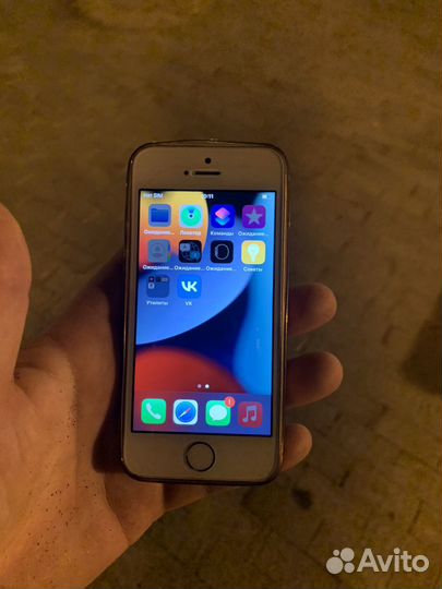 Телефон iPhone se 2016