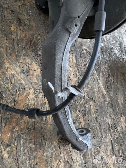 Кулак поворотный передний правый Volvo Xc90