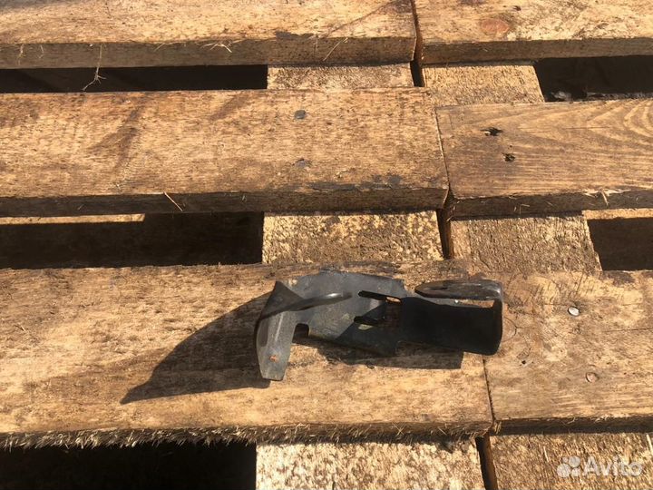 BK313490BD Кронштейн бачка гидроусилителя Ford