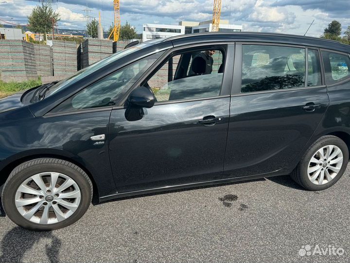 В разборе Opel Zafira C