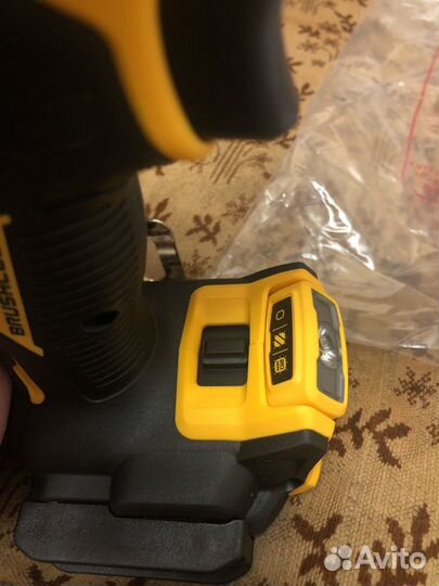 Шуруповерт Dewalt dcd 800