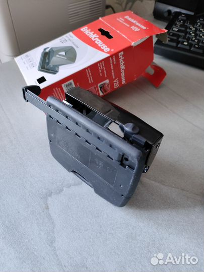 Дырокол со встроенной линейкой ErichKrause