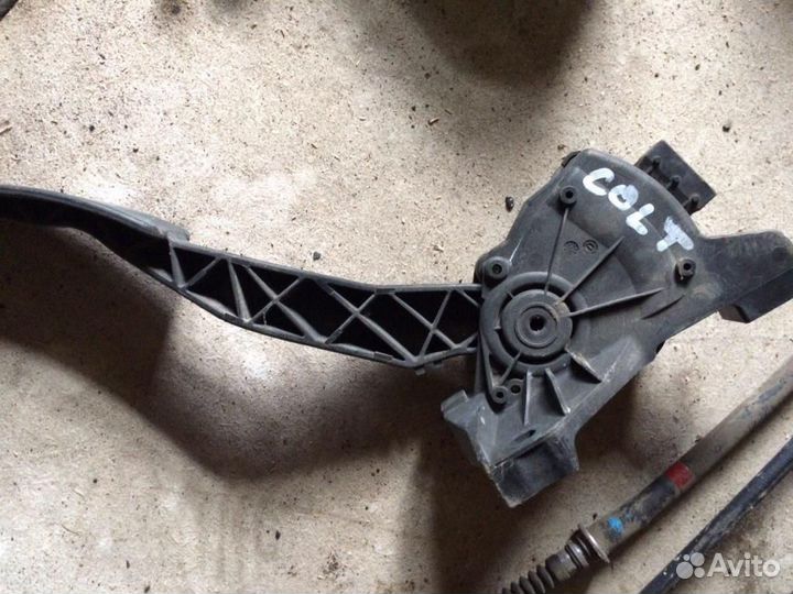 Педаль газа электрическая mitsubishi Colt (Z3) 2