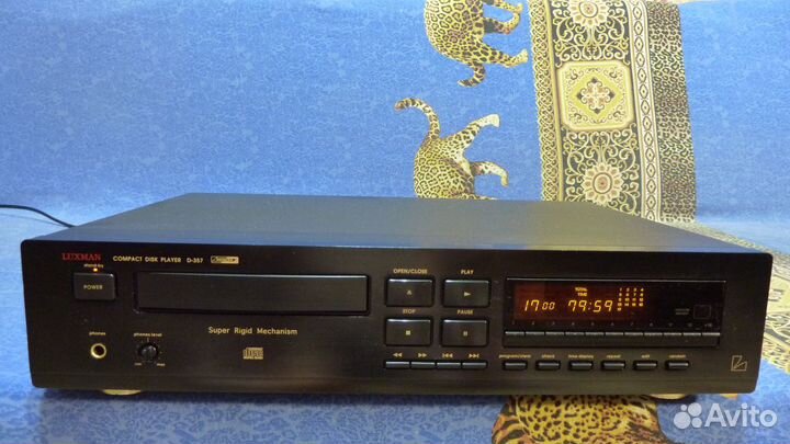 CD-проигрыватель Luxman D-357