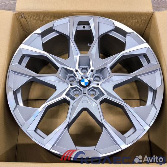 Диски R22 на BMW 913 М стиль