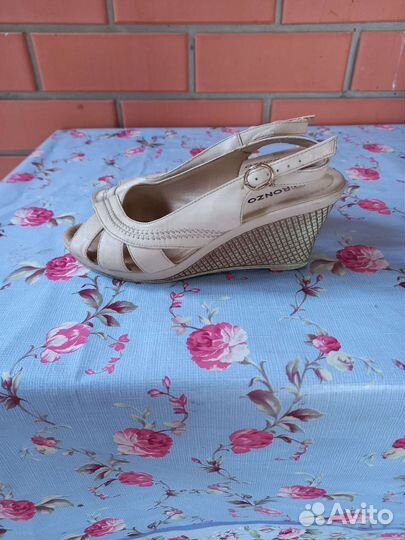 Босоножки 38