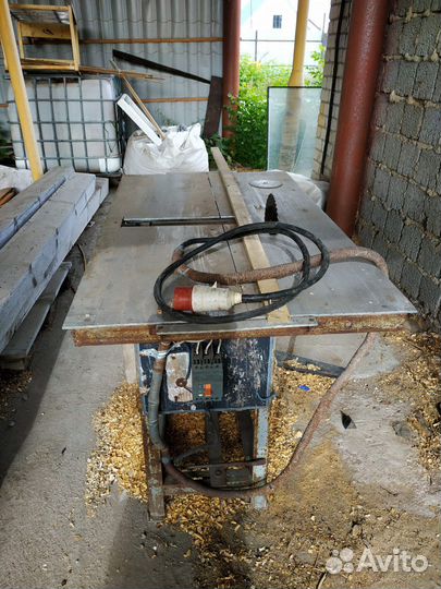 Циркулярный станок по дереву
