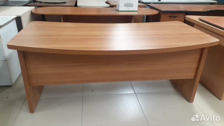 Стол для руководителя Б.У. Этот товар в Екатеринбу