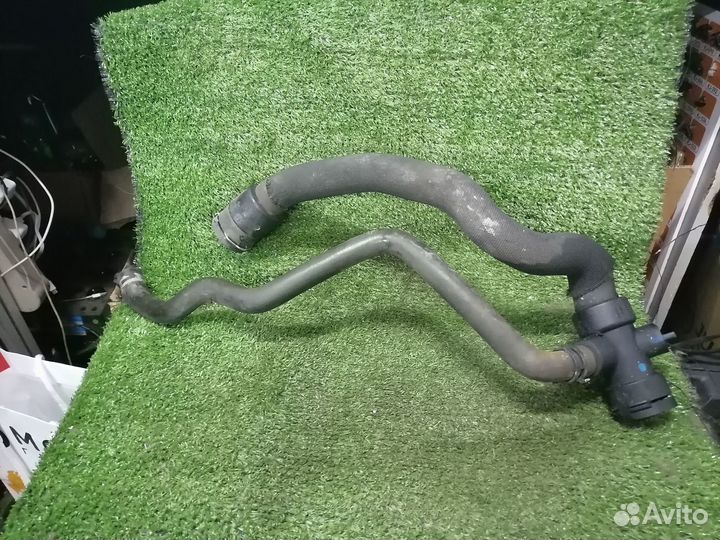 Патрубок охлаждения (радиатора) 8E0121049L Audi A4