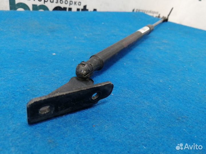 Амортизатор крышки багажника правый 90450-JD01B