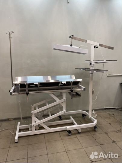 Операционный стол Свуэл9 + хир. Светильник
