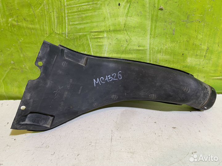 Консоль воздухозаборник Mitsubishi Carisma